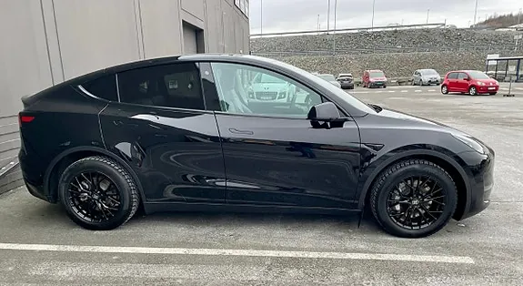 Tesla Model Y 2022 photo 2
