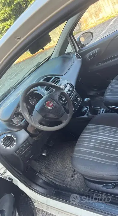 Fiat Punto Evo 2011 photo 5