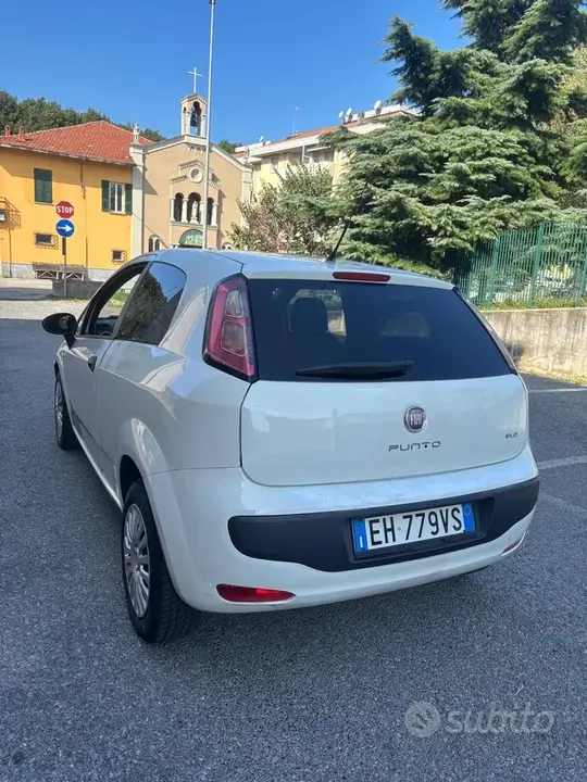 Fiat Punto Evo 2011 photo 3