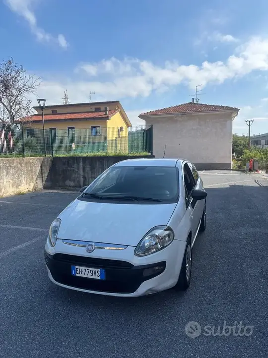 Fiat Punto Evo 2011 photo 2