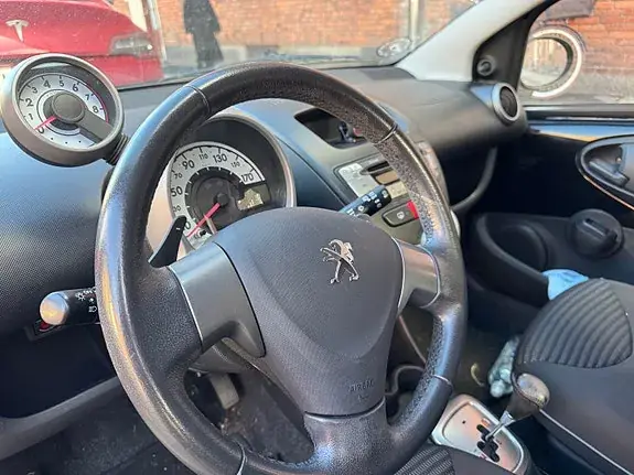 Peugeot 107 2012 photo 5
