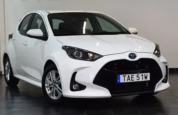 Toyota Yaris 2023 photo 2