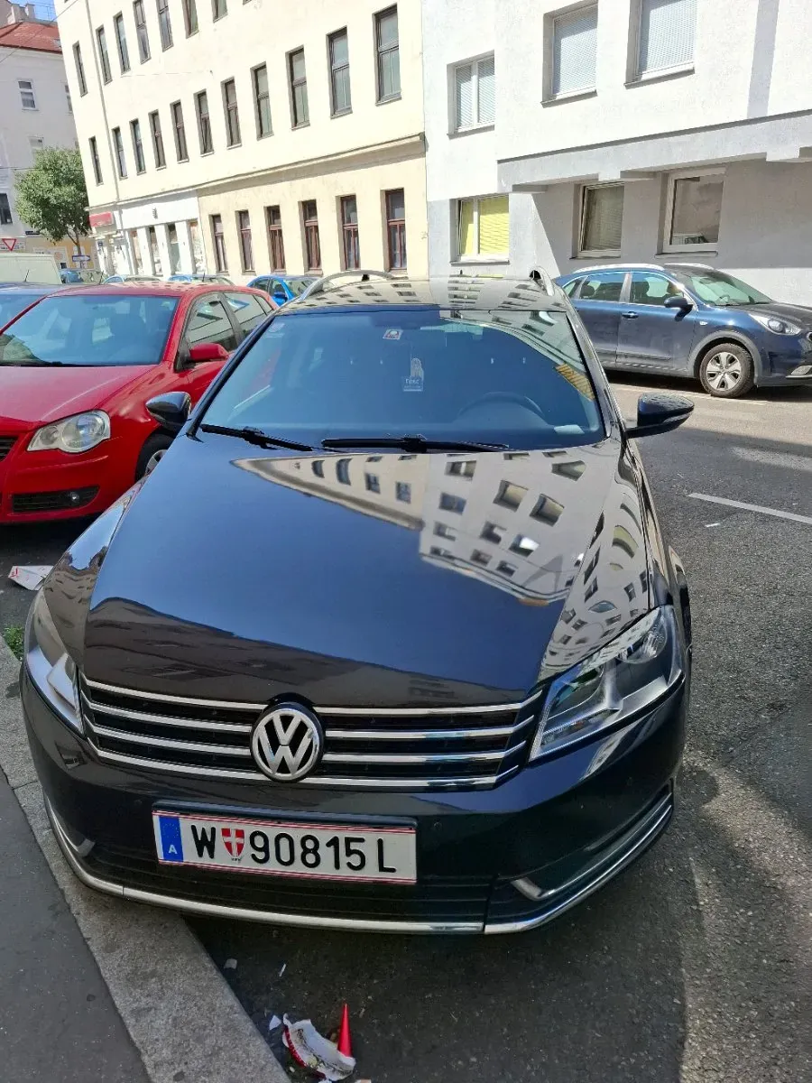 Volkswagen Passat 2011 photo 2