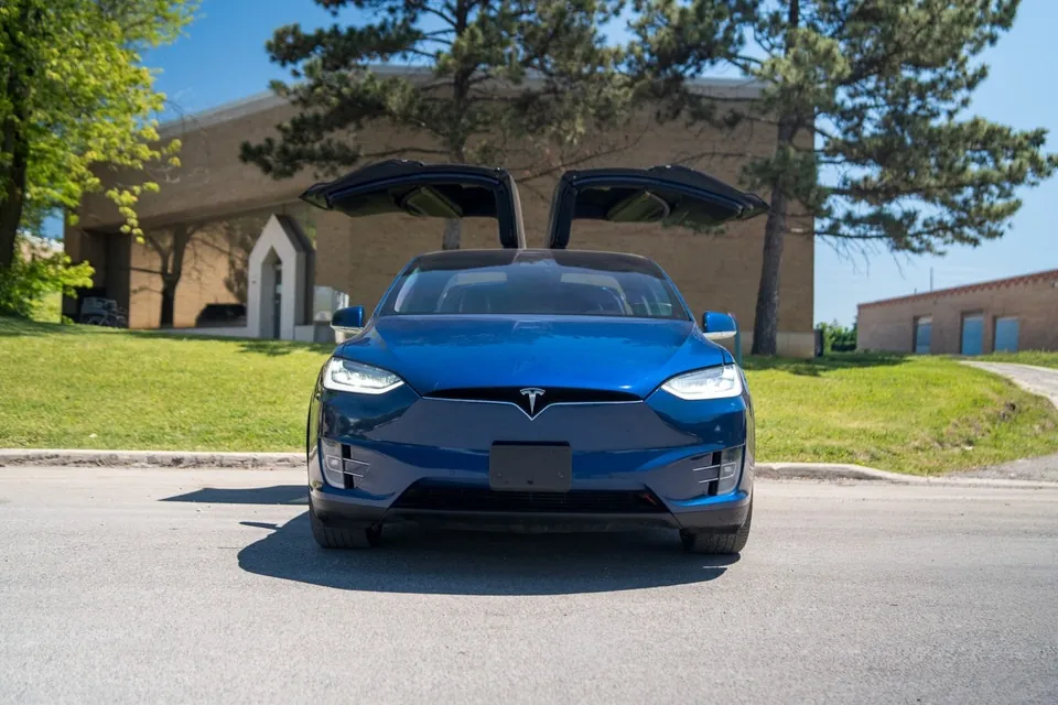 Tesla Model X 2020 photo 2