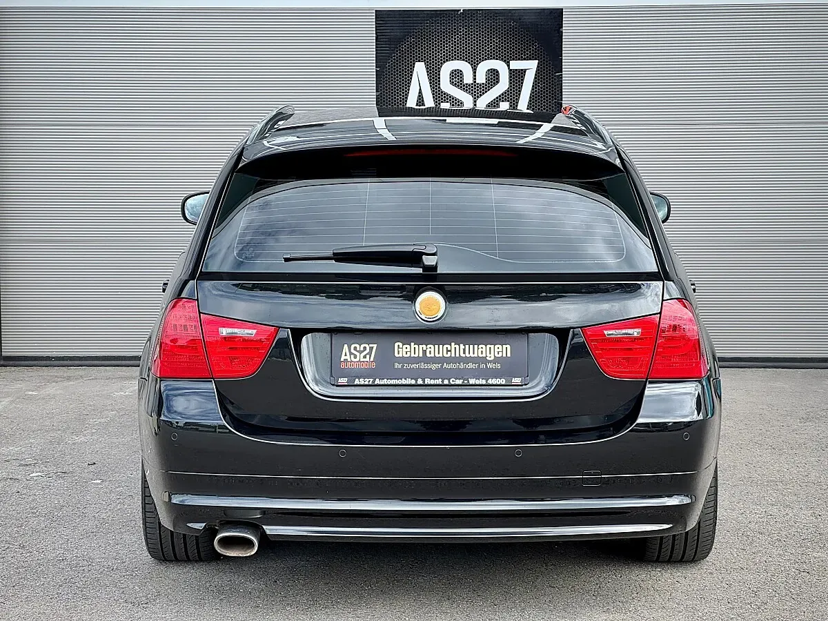 BMW 3 Series 2011 photo 2