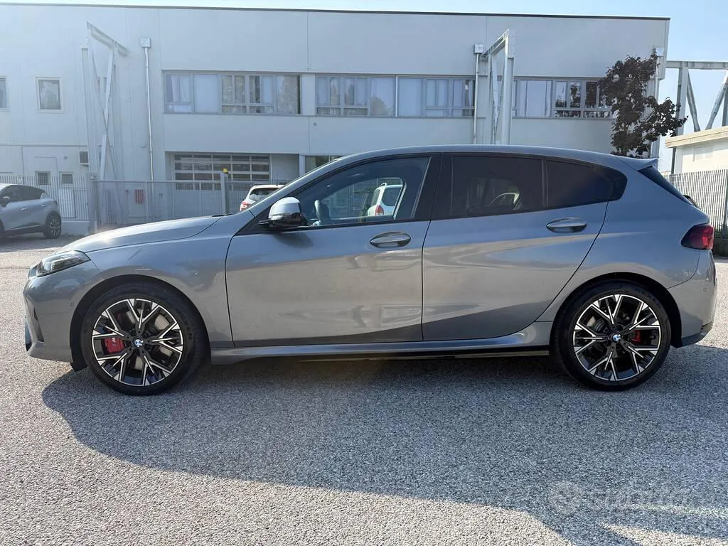 BMW 1 Series 2025 photo 2