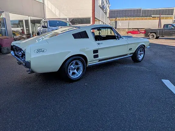 Ford Mustang 1967 photo 4