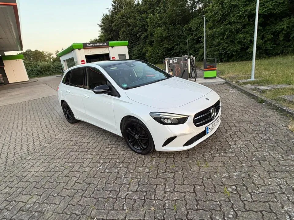 Mercedes-Benz B180