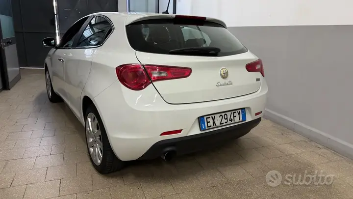 Alfa Romeo Giulietta 2014 photo 5