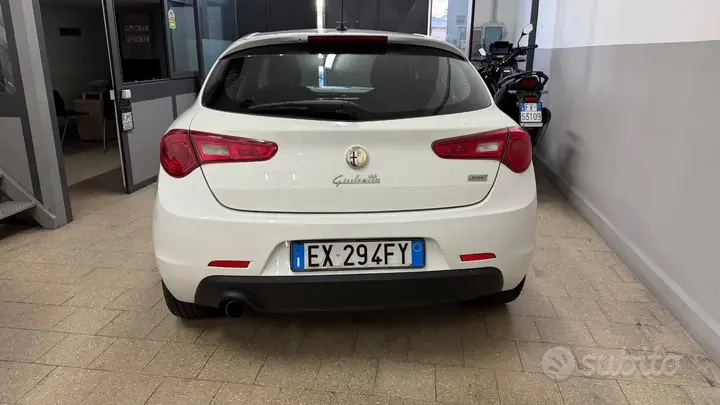 Alfa Romeo Giulietta 2014 photo 4