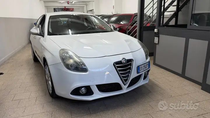 Alfa Romeo Giulietta 2014 photo 2