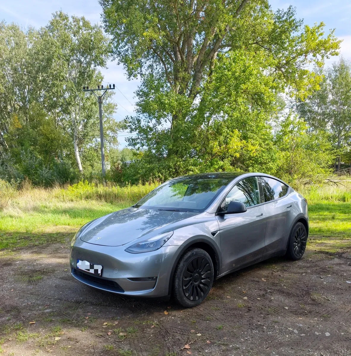 Tesla Model Y 2023 photo 2