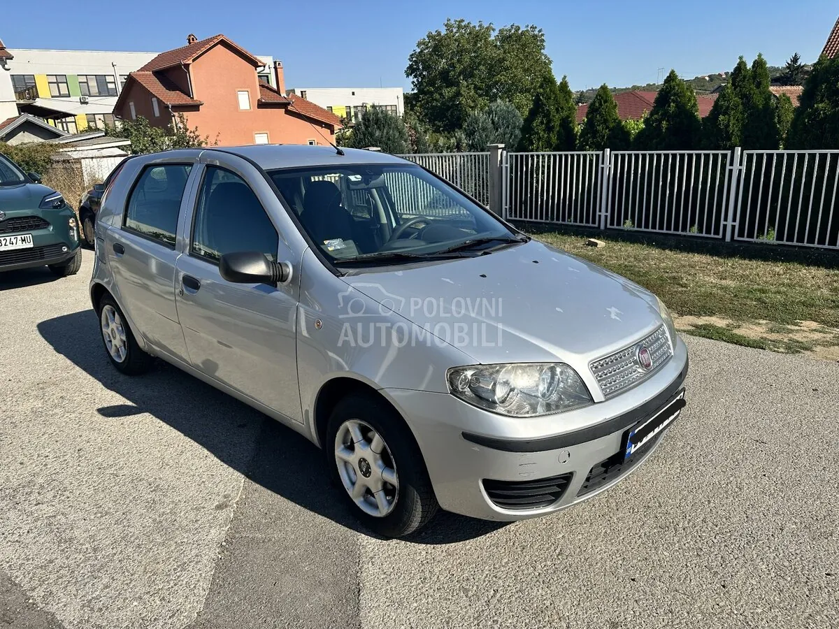 Fiat Punto 2011 photo 2