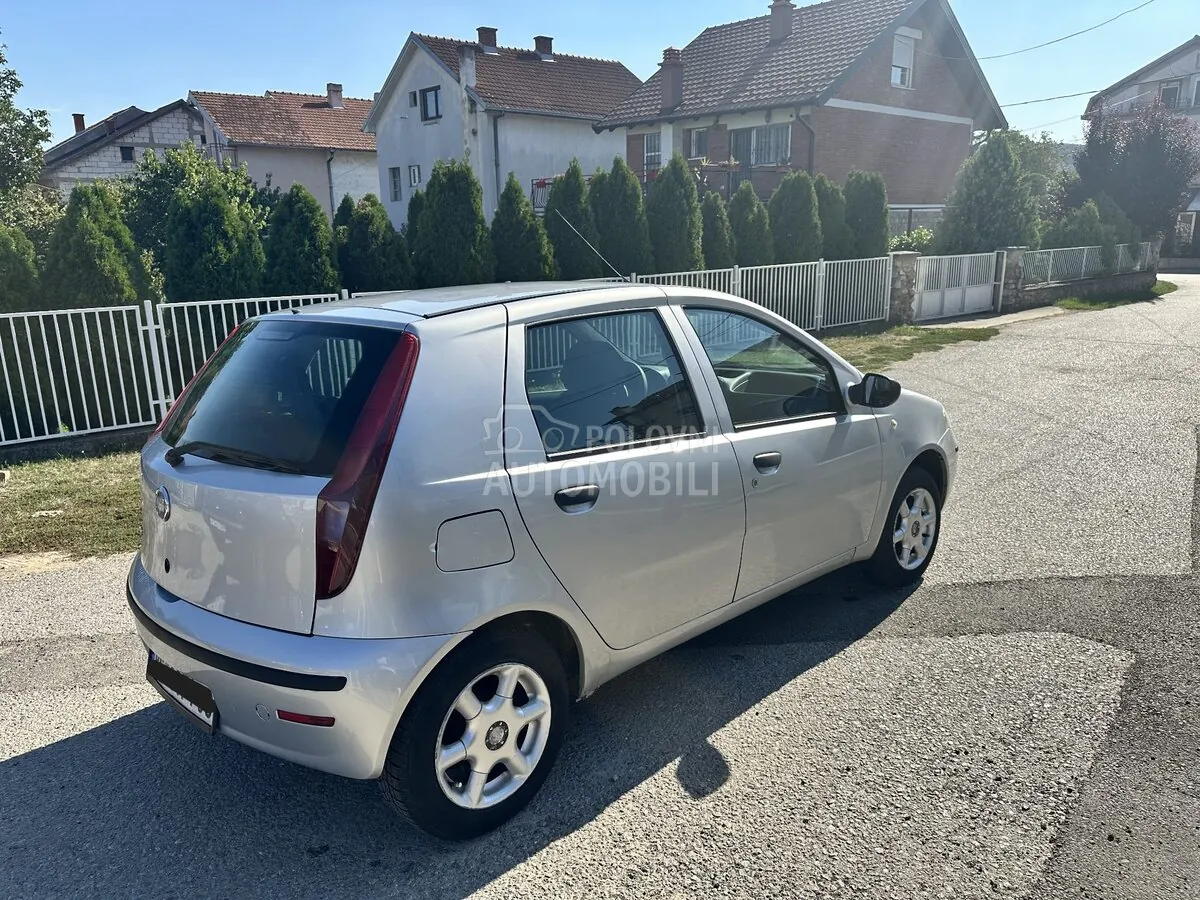 Fiat Punto 2011 photo 4