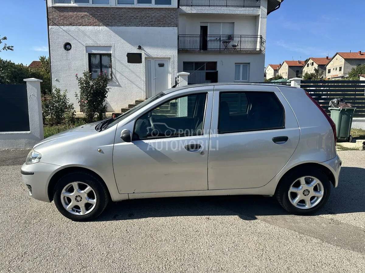 Fiat Punto 2011 photo 5