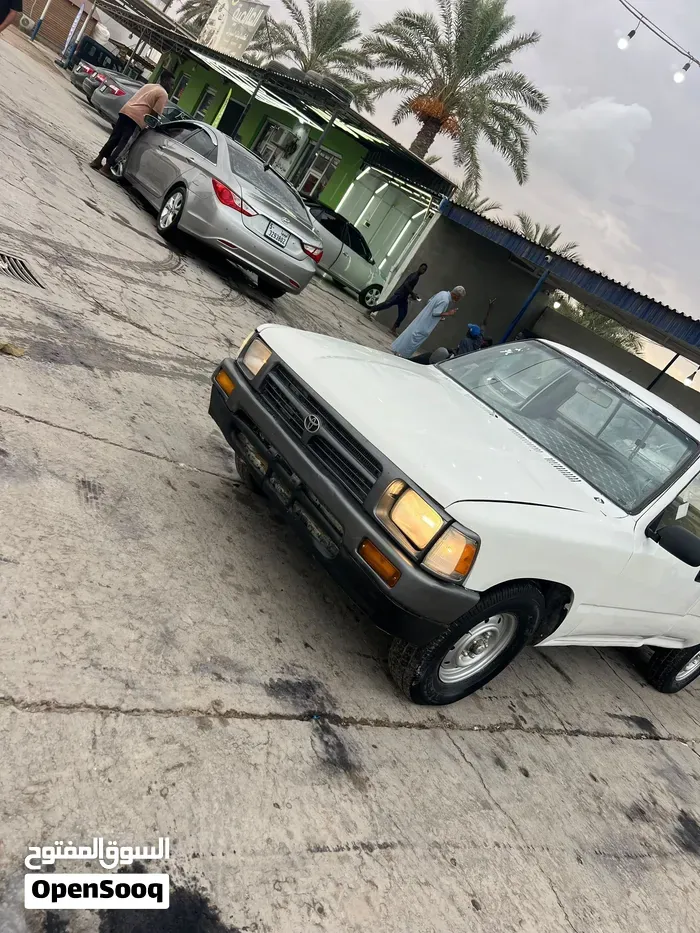 Toyota Hilux 1996 photo 2