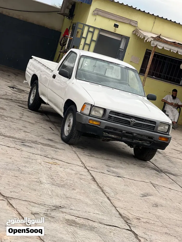 Toyota Hilux 1996 photo 3