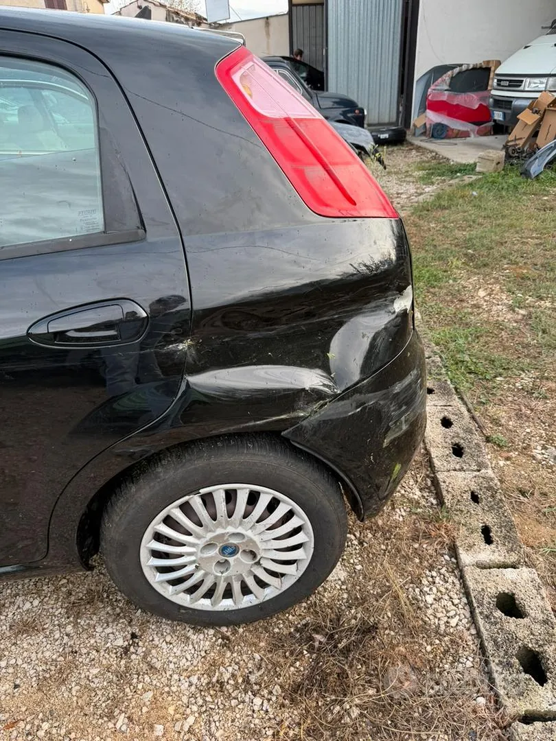 Fiat Grande Punto 2006 photo 2