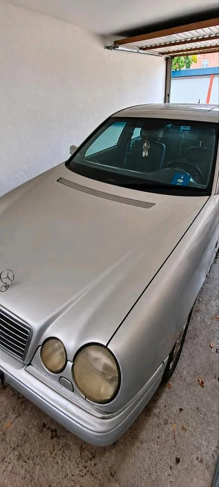 Mercedes-Benz E 320