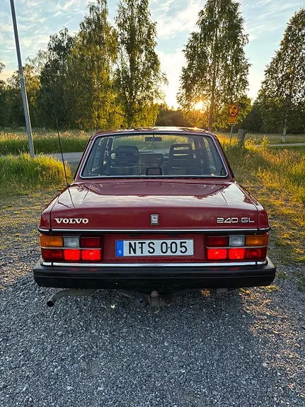 Volvo 240 1988 photo 3