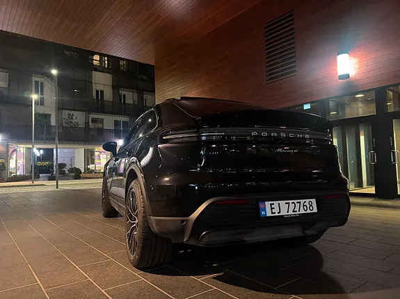 Porsche Macan 2024 photo 2