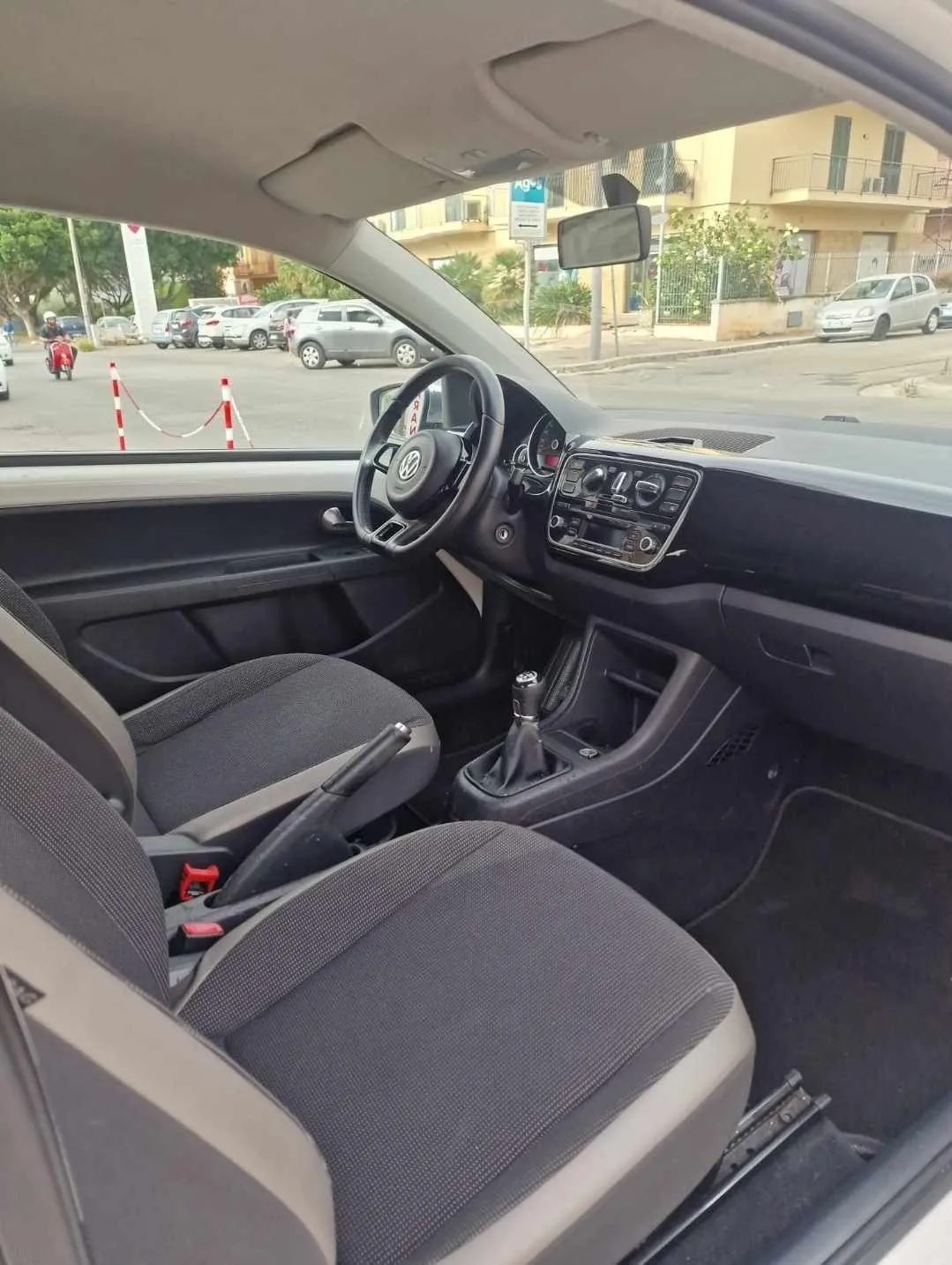 Volkswagen Up 2015 photo 4