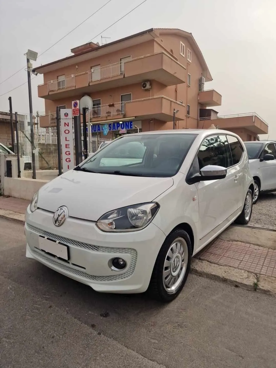 Volkswagen Up 2015 photo 2