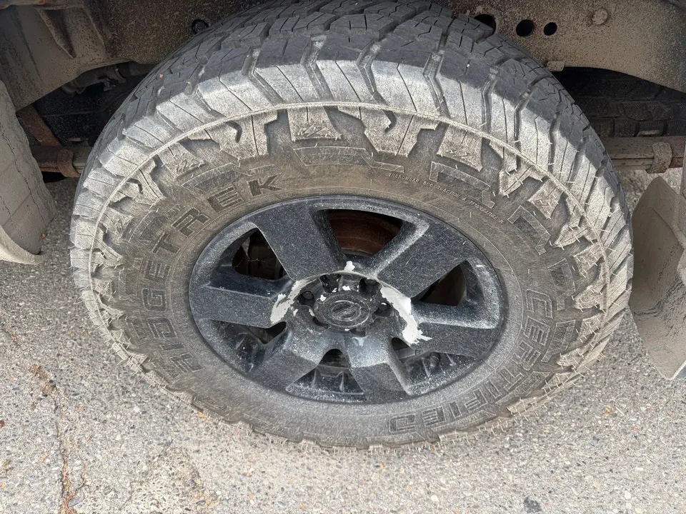 Nissan Frontier 2005 photo 2