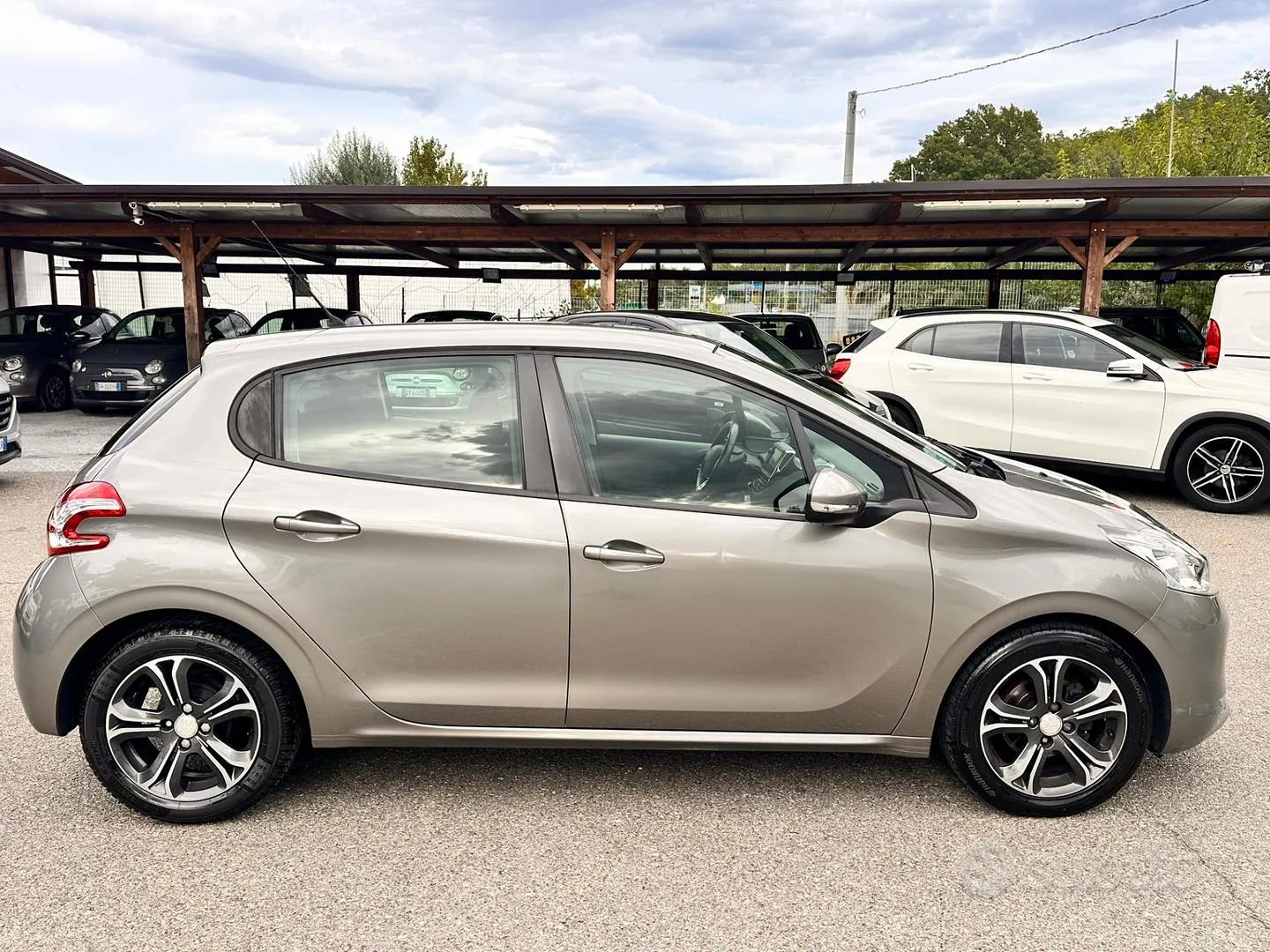 Peugeot 208 2015 photo 3