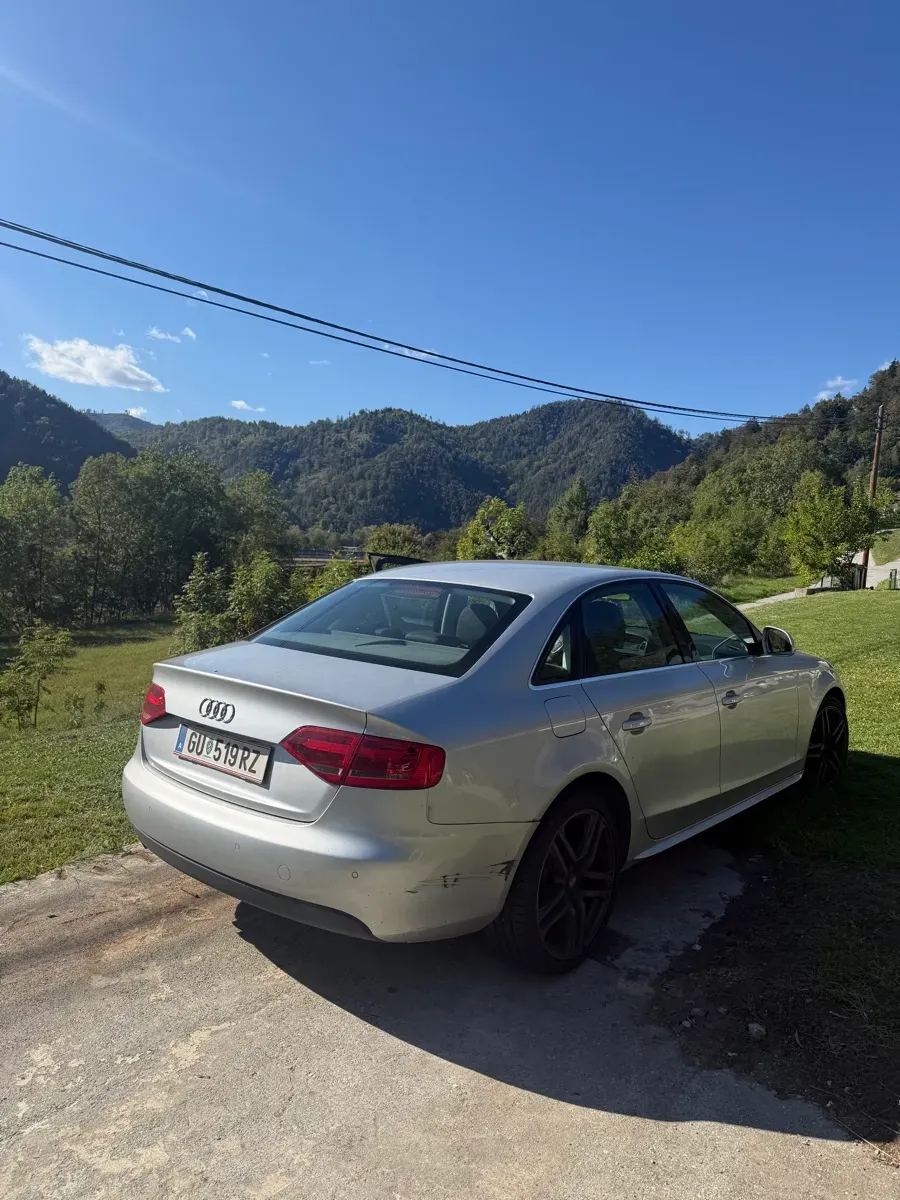 Audi A4 2009 photo 2