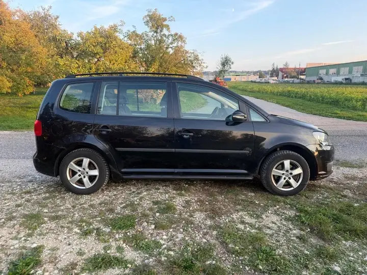 Volkswagen Touran 2012 photo 3