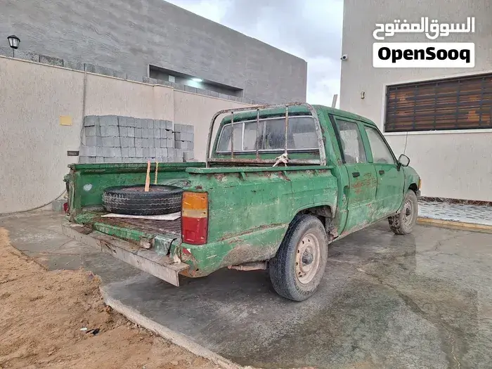 Toyota Hilux 1984 photo 3