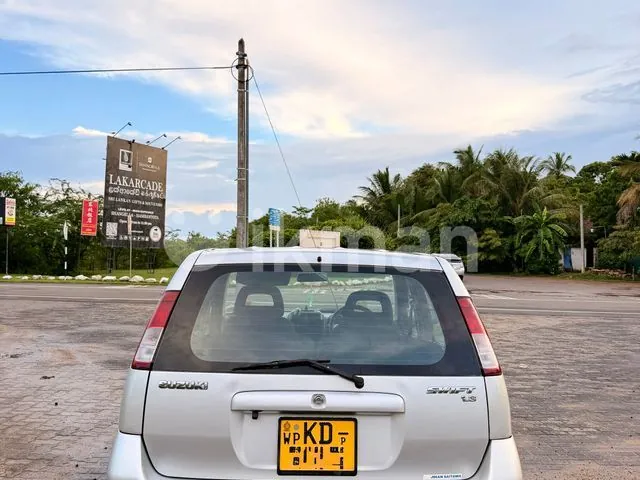 Suzuki Swift 2002 photo 2