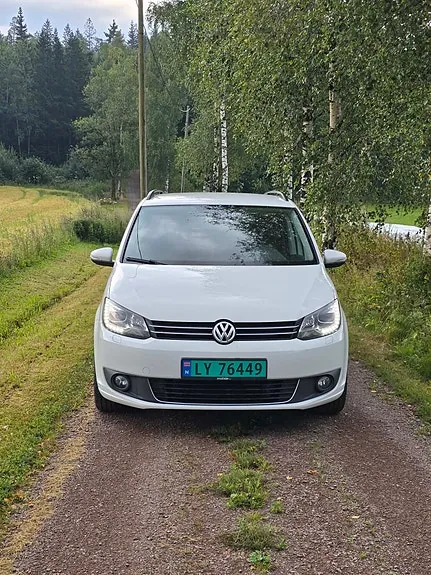 Volkswagen Touran 2015 photo 2
