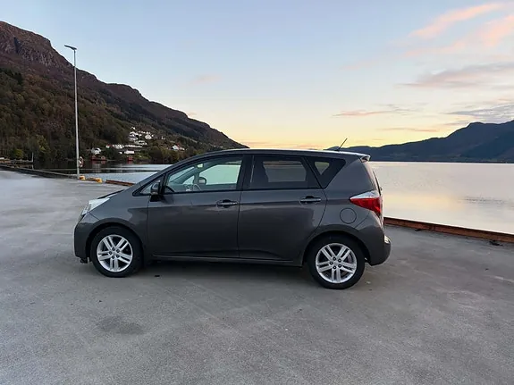 Toyota Verso-S 2011 photo 4