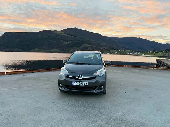 Toyota Verso-S 2011 photo 3