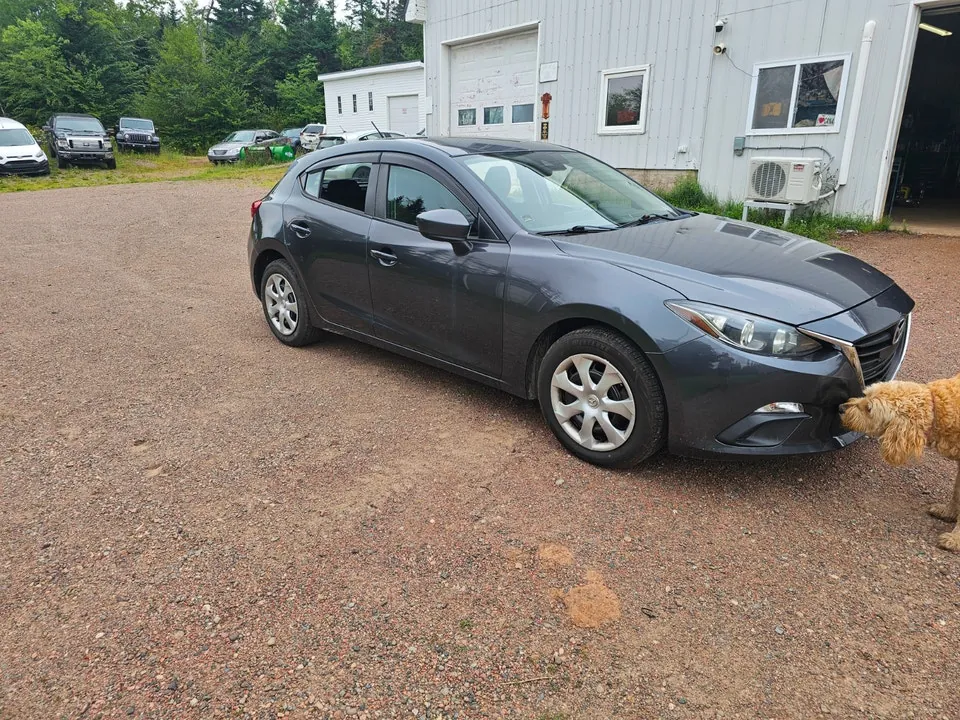 Mazda 3 2018 photo 2