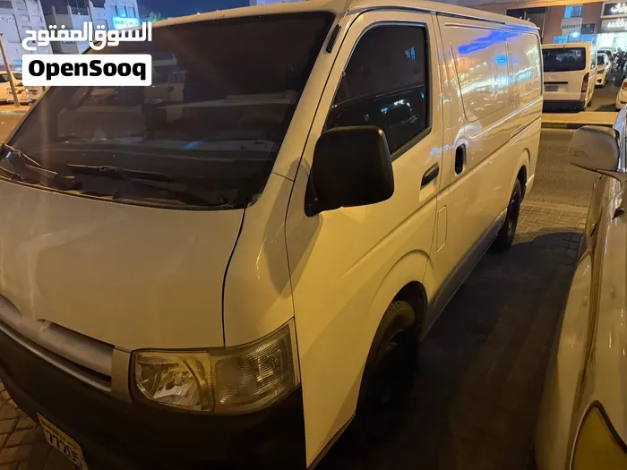 Toyota Hiace 2007 photo 2