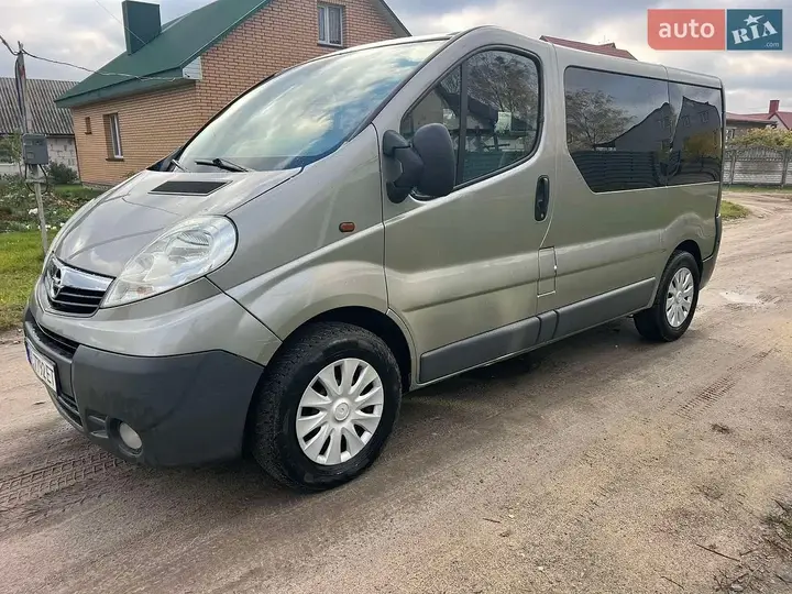 Opel Vivaro 2009 photo 2
