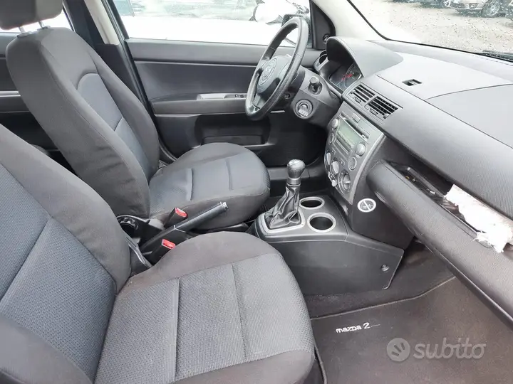Mazda 2 2005 photo 4