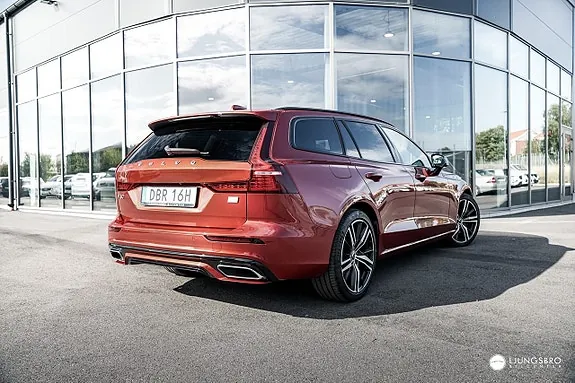 Volvo V60 2021 photo 2