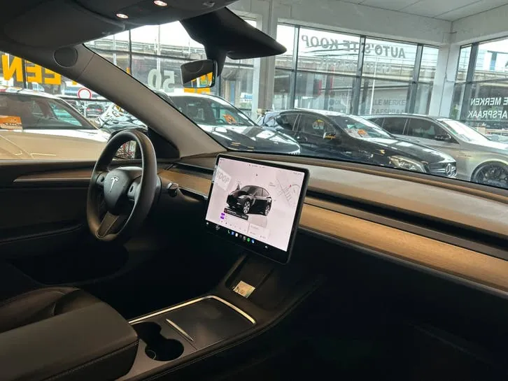 Tesla Model Y 2024 photo 2