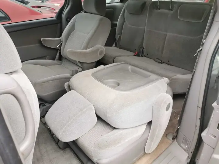 Toyota Sienna 2010 photo 5