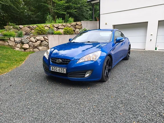 Hyundai Genesis 2011 photo 2