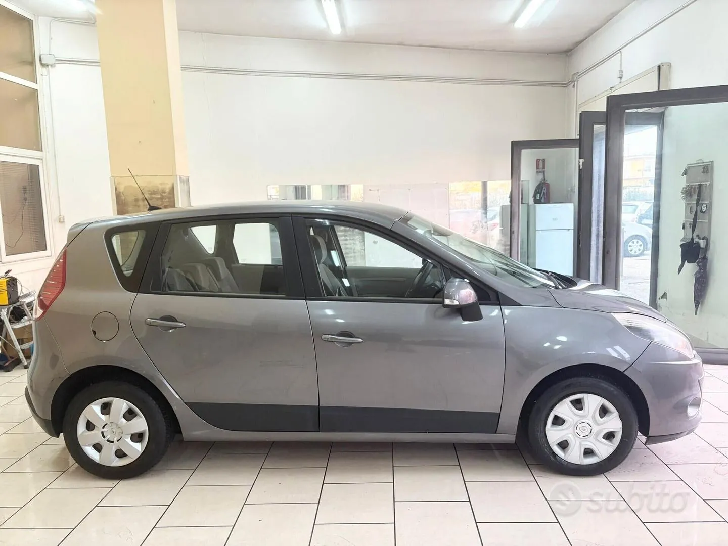 Renault Scenic 2010 photo 3