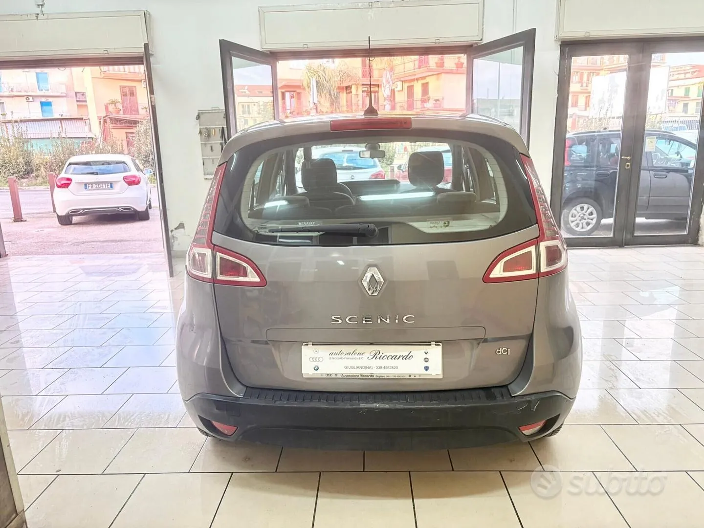 Renault Scenic 2010 photo 2