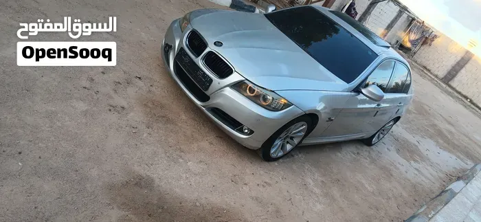 BMW 3 Series 2011 photo 2