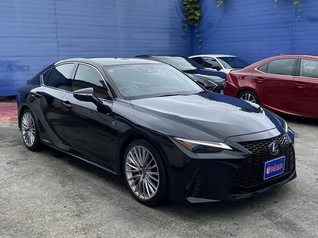 Lexus Is300H 2020 photo 3