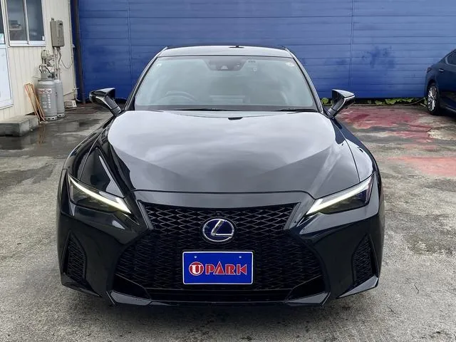 Lexus Is300H 2020 photo 4