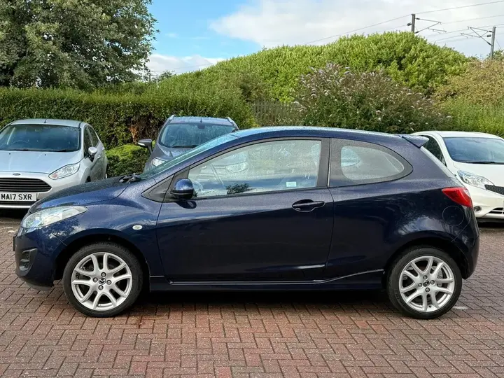 Mazda Mazda2 2013 photo 5